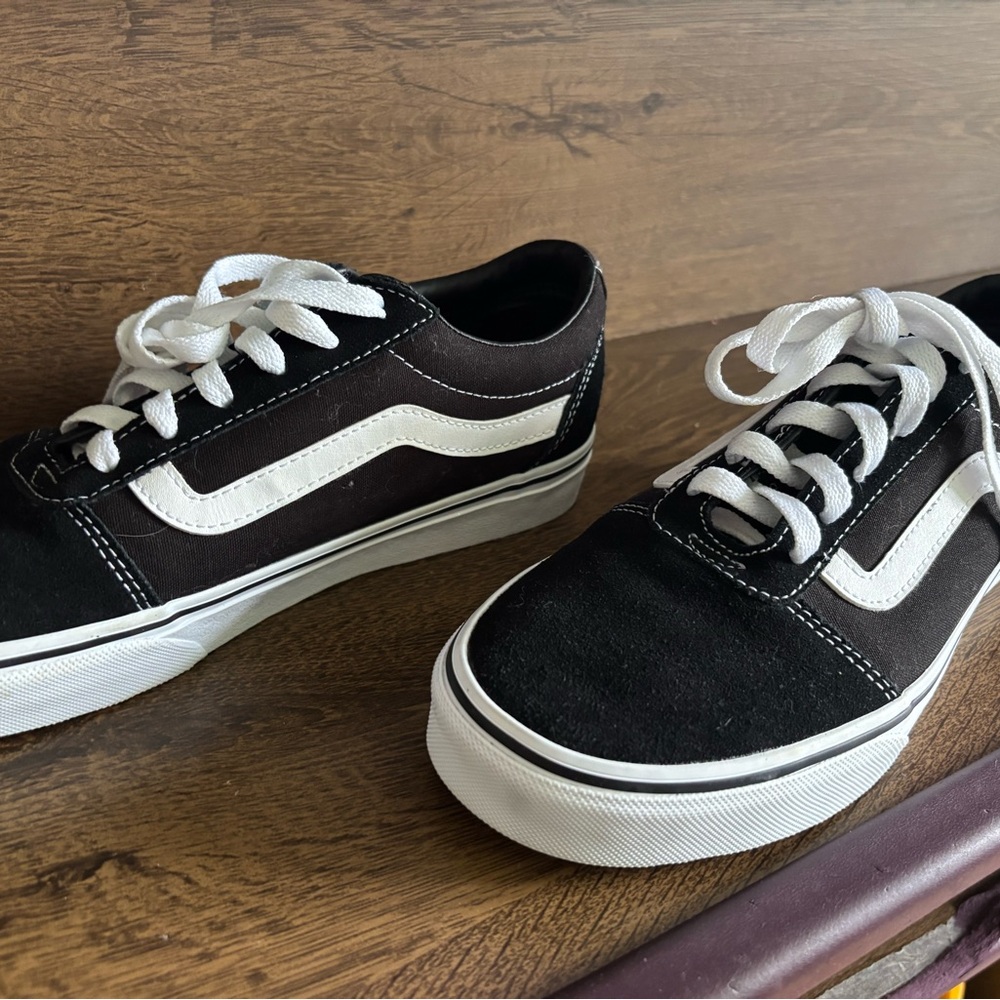Vans Size 9 Mint condition. No signs of wear.